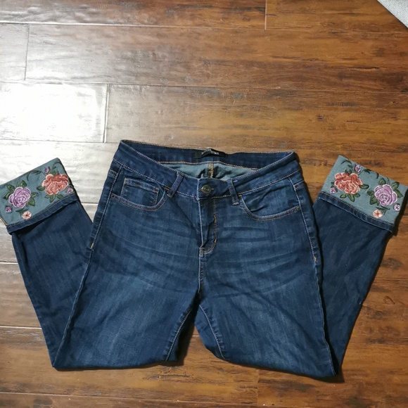 Jeans with embroidery cuffs ladies size 8 - Picture 2 of 5